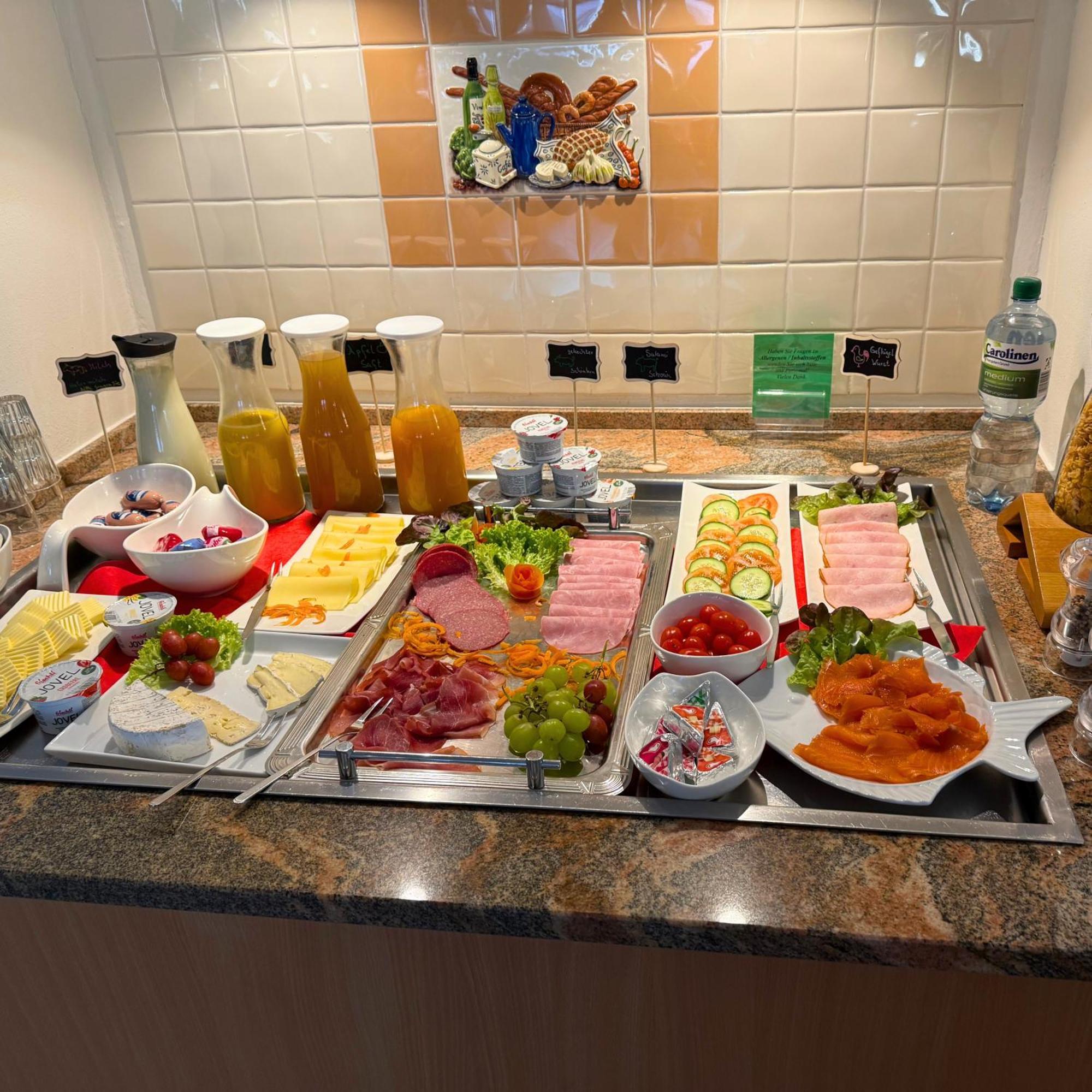 Colourful Hotel บีเลอเฟล์ด ภายนอก รูปภาพ