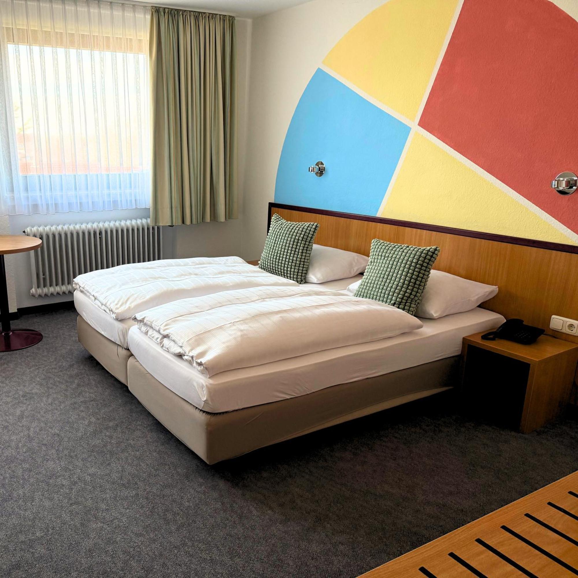 Colourful Hotel บีเลอเฟล์ด ภายนอก รูปภาพ