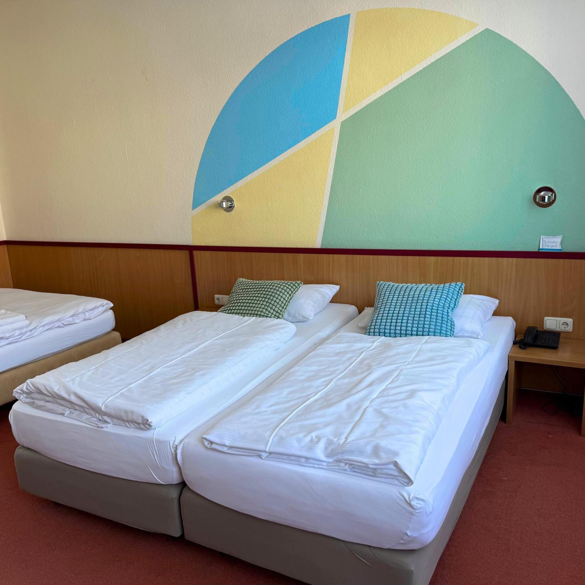 Colourful Hotel บีเลอเฟล์ด ห้อง รูปภาพ