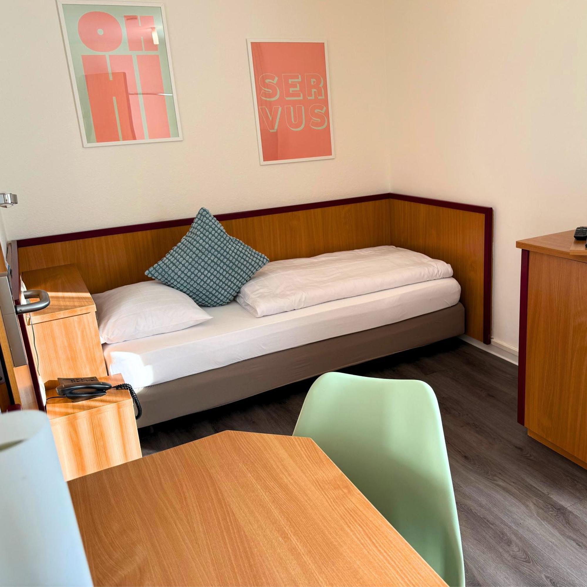 Colourful Hotel บีเลอเฟล์ด ภายนอก รูปภาพ