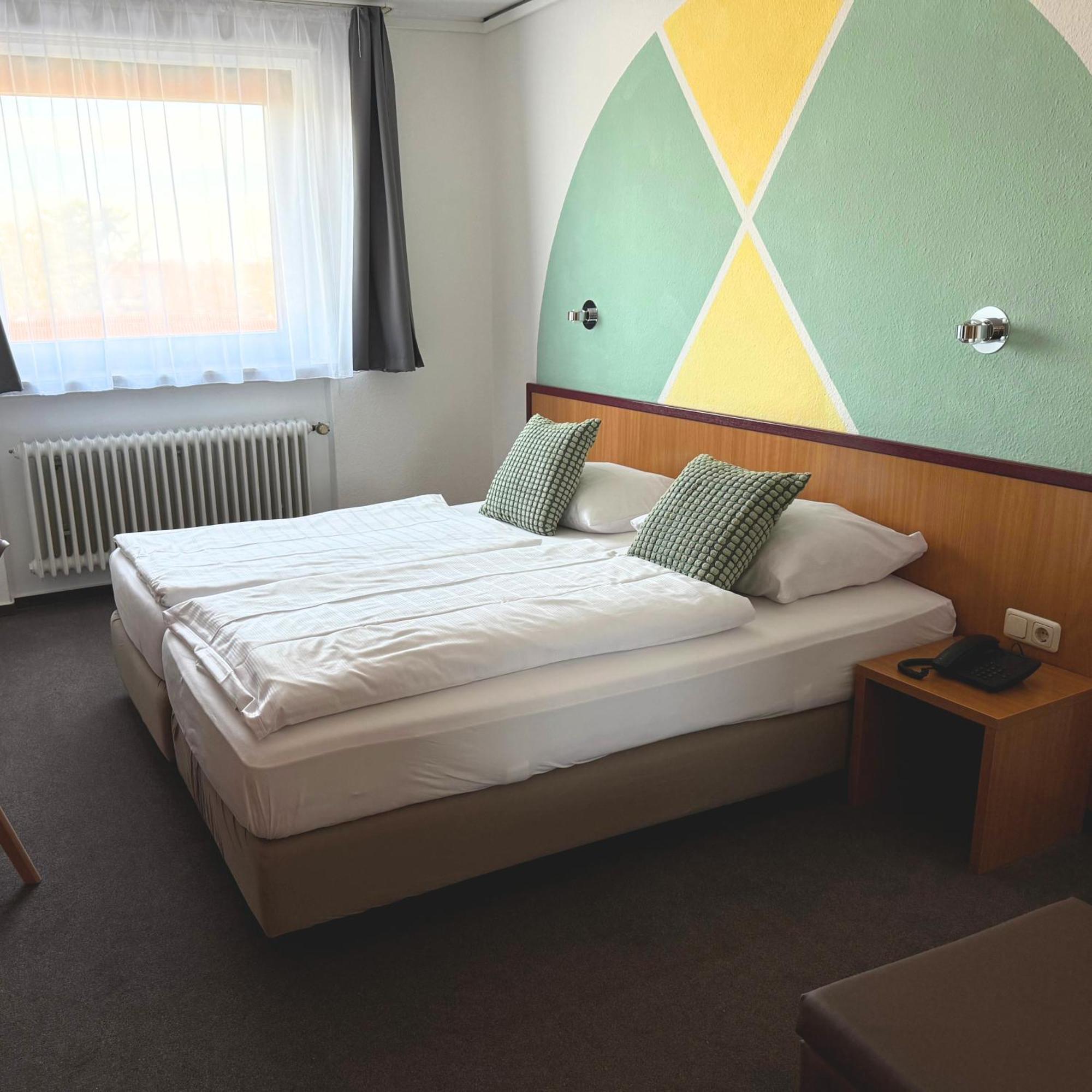 Colourful Hotel บีเลอเฟล์ด ภายนอก รูปภาพ