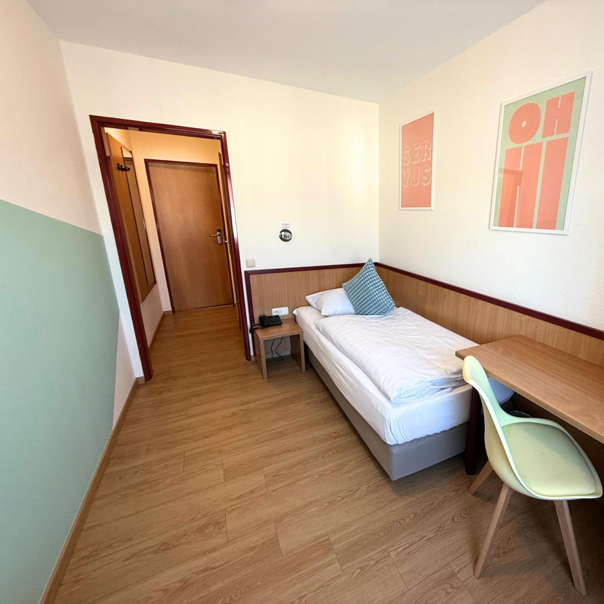 Colourful Hotel บีเลอเฟล์ด ภายนอก รูปภาพ