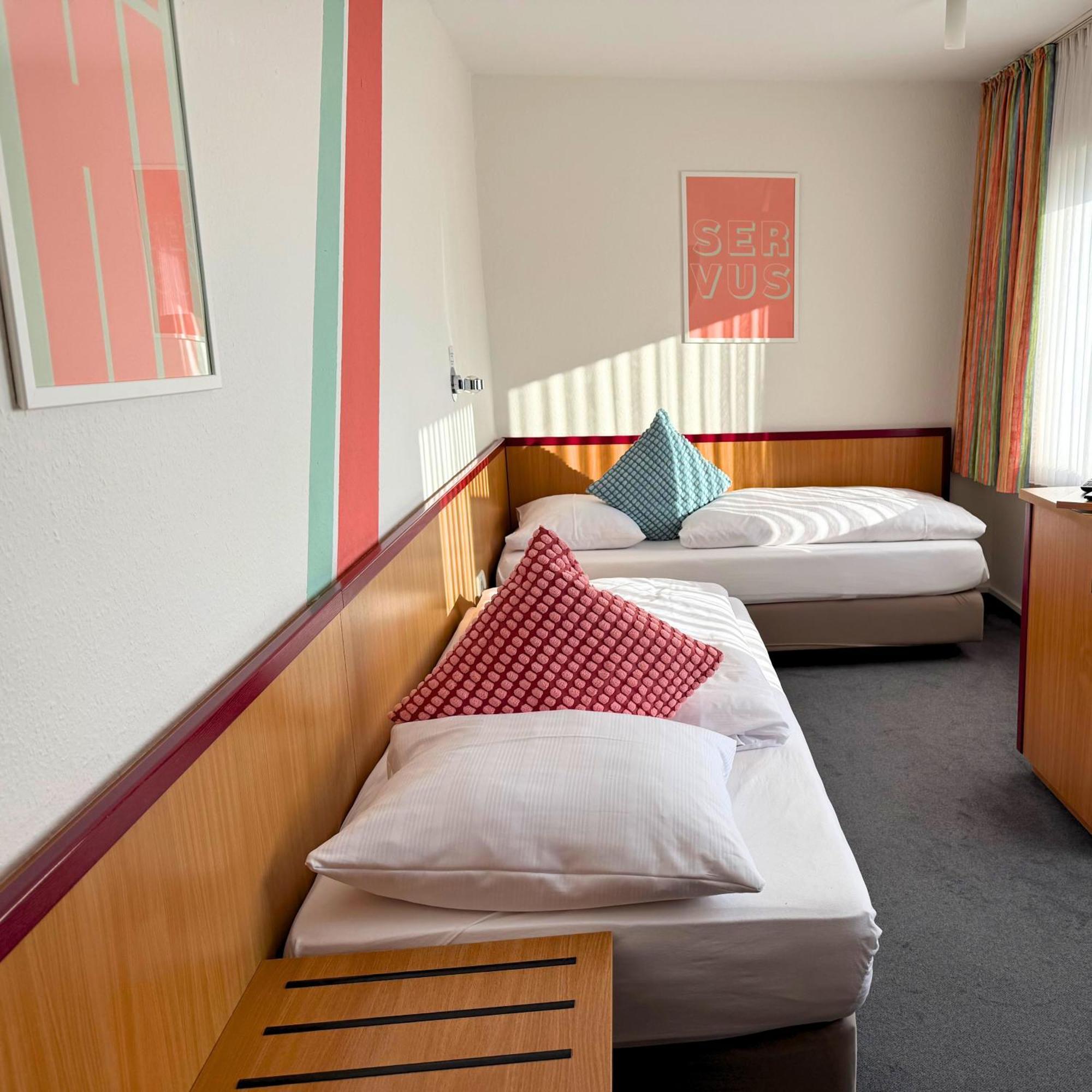 Colourful Hotel บีเลอเฟล์ด ภายนอก รูปภาพ